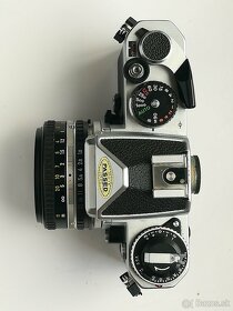 Nikon FE , základný + širokouhlý objektív. - 14