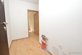 Predaj slnečný 3i byt s 143,20 m2 predzáhradkou, Rajka - 14