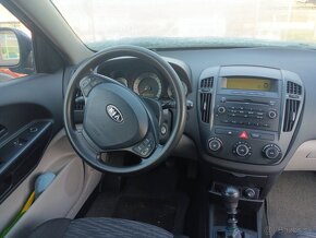 KIA Ceed CVVT 1.4 benzín - 14