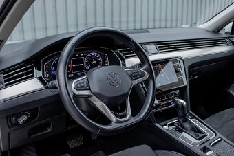 Volkswagen Passat Variant 2.0 TDI Elegance 4-Motion DSG - 14