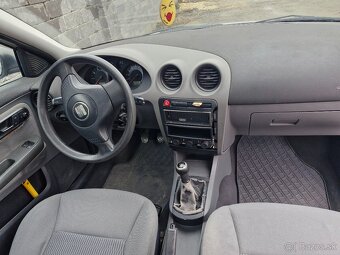 Predám Seat Ibiza 1.2 benzin cupe r.v.2002 - 14