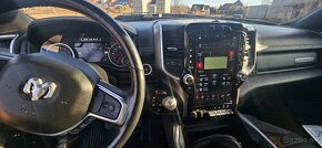 DODGE RAM LARAMIE 1500 5.7 HEMI 2020 ĆERNY - 14