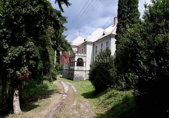 Ponúkame Kaštieľ v nádhernom prostredí prírody na predaj. Do - 14