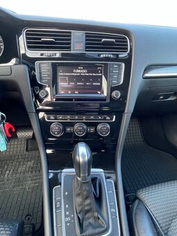 VW Golf 2.0TDI DSG 110KW BIXENON - 14