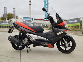 Aprilia SR 300 Max - 14