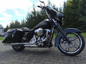 Harley Davidson FLHX Street Glide - 14