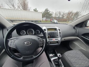 KIA Ceed Hatchback 92.7kw Manuál - 14