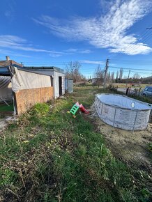 Ponukam nájom celoročne obyvatelnej chaty zo zahrady - 15