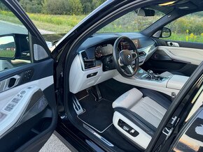 BMW X7 M50i BLACK INDIVIDUAL Full výbava  možná výmena - 15