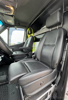 Mercedes-Benz Sprinter - odťahový špeciál so spaním a príves - 15