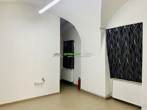 Prenájom obchodný priestor s výkladom, 80 m2, Slovenská ul. - 15