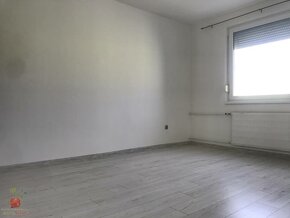 Velký 78m² troj izbový byt s lodžiou - 15