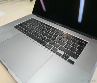 P: MacBook Pro 16" SK Space Gray - 16GB, 1TB, 5500M, 900e - 15