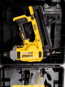 Dewalt aku klincovacka dcn890 - 15