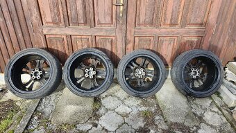 225/40 R18 - 15