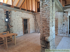 Priestranný dom v rekonštrukcii v krásnej dedinke Kamenica - 15