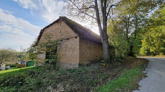 RODINNÝ DOM,STODOLA a POZEMOK PRIETRŽ -15 km od MYJAVY VOĽNÝ - 15