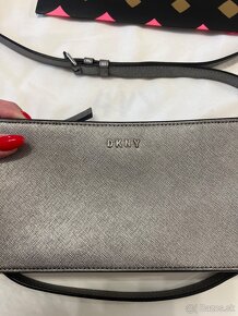 Strieborná crossbody DKNY kabelka - 15