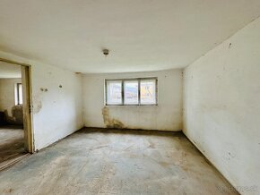 NA PREDAJ STARŠÍ DOM V STROPKOVE S POZEMKOM 4 479 m² - 15