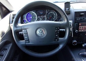 Volkswagen Touareg 3.0TDi4X4 176kW TOP KM 148 000 nafta - 15