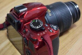 Nikon d3100 RED s VR objektivom 18-55 AF - 8 tisic zaberov - 15