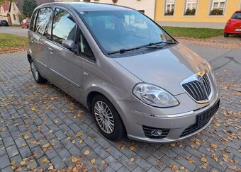 Lancia Musa 1,4 i Comfort benzín manuál 66 kw - 15