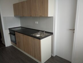 80 m2 ,3 IZBOVÝ BYT ,TRENČÍN ,KOMP.REKONŠTRUKCIA - 15