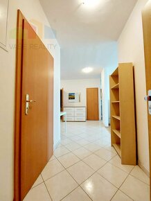 Na prenájom 3-izbový byt s balkónom a lodžiou, 109 m², + par - 15