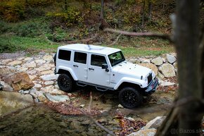 Jeep Wrangler Unlimited 3.6L V6 VVT SAHARA A/T - 15