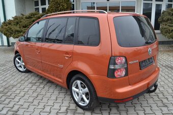 VW TOURAN 1.6 MPI HIGHLINE, NAVI, TEMPOMAT, ŤAŽNÉ, ALU R16 - 15