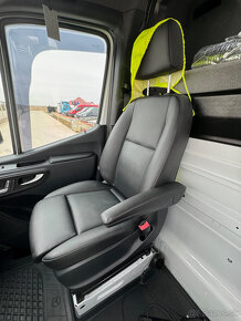 Mercedes-Benz Sprinter - odťahový špeciál so spaním a náves - 15