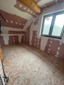 5 izb.chata pod lesom. 114m2, pozemok 600m2, voda, elektrina - 15