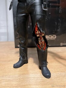 Hot Toys DX13- Terminator 2 - 15