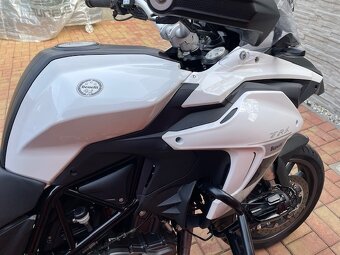 Benelli TRK 502, najeto 10 200 km - 15