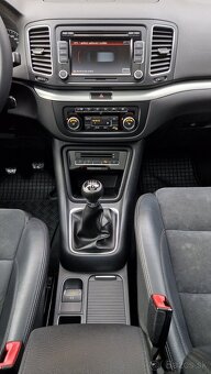 VW Sharan 2.0 TDI 4x4 Highline, xenóny - 15