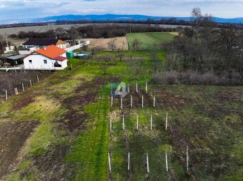 Rodinný dom s veľkým pozemkom 3.933m2 - bývanie alebo invest - 15