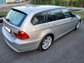 BMW 330xi Manuál - 15