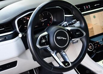 Jaguar F-Pace D200 AWD R-DYNAMIC ZÁRUKA PANO 150 kw - 15