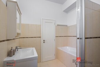 Dom priamo v centre s 2 bytovými jednotkami, 563m2, Piešťany - 15