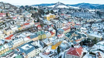 V centre Banskej Štiavnice rodinný dom s parkovaním vo dvore - 15