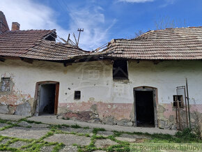 Dva staršie domy na jednom dvore  v Mýtnych Ludanoch - 15
