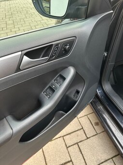 Volkswagen Jetta 2.0TDI Highline - 15