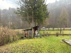 NA PREDAJ VEĽKÝ POZEMOK S RODINNÝM DOMOM VO VALASKEJ BELEJ - 15