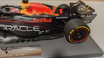 Max Verstappen 1:18 + Figurka + podpis karta - 15