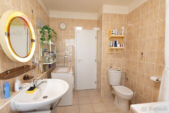 Na prenájom priestranný 3-izbový byt s lodžiou, 101 m², Zadu - 15