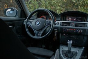 BMW E90 320d xDrive - 15