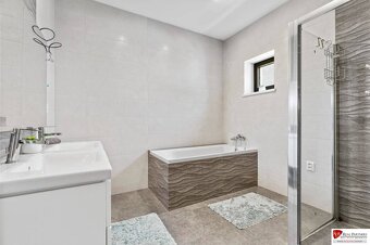 Predaj moderná 5 izbová Vila, 352 m2, pozemok 1.376 m2, bazé - 15