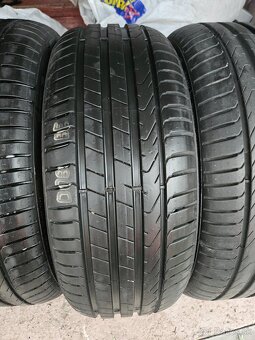 225/45 R18 - 15