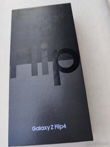 Samsung Z Flip 4 256GB modrý - 15