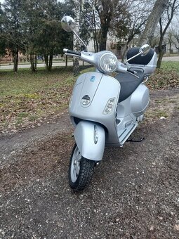 Piaggio Vespa GTS 250 - 15